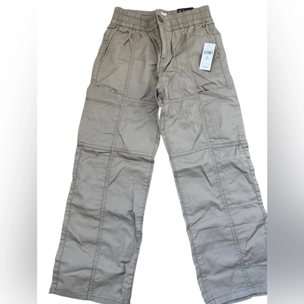 GAP Kids Cargo Pants in Light Taupe